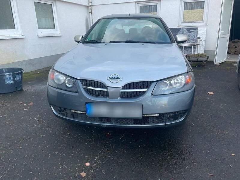 Grau Gebraucht 2004 Nissan Almera Kleinwagen | 1.500 € - Bild 1/4