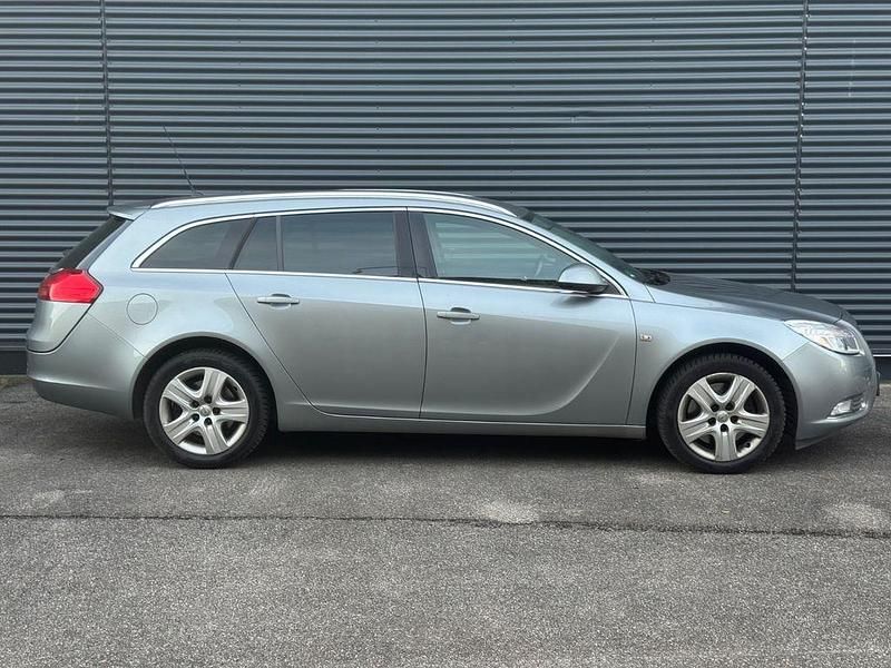 Gebraucht Opel Insignia Edition 160 PS (117 kW) 2011 Silber Kombi
