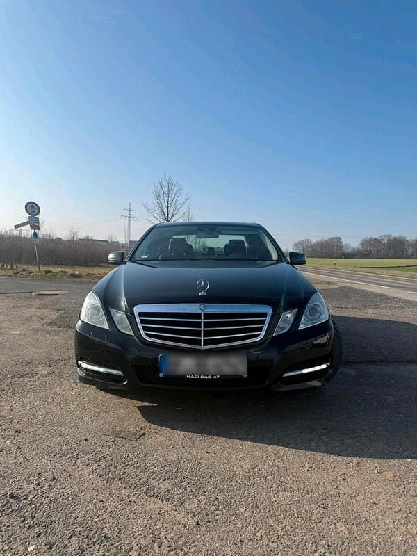 Gebraucht Mercedes E200 136 PS (100 kW) 2011 Schwarz Limousine