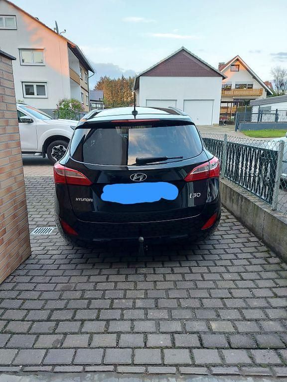 Gebraucht Hyundai i30 110 PS (80 kW) 2013 Schwarz Kombi