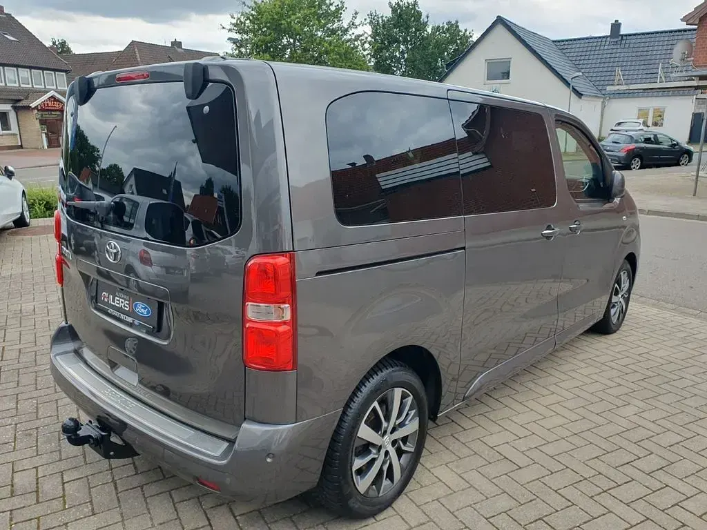 Gebraucht Toyota Proace Verso Executive 177 PS (130 kW) 2018 Grau Kombi