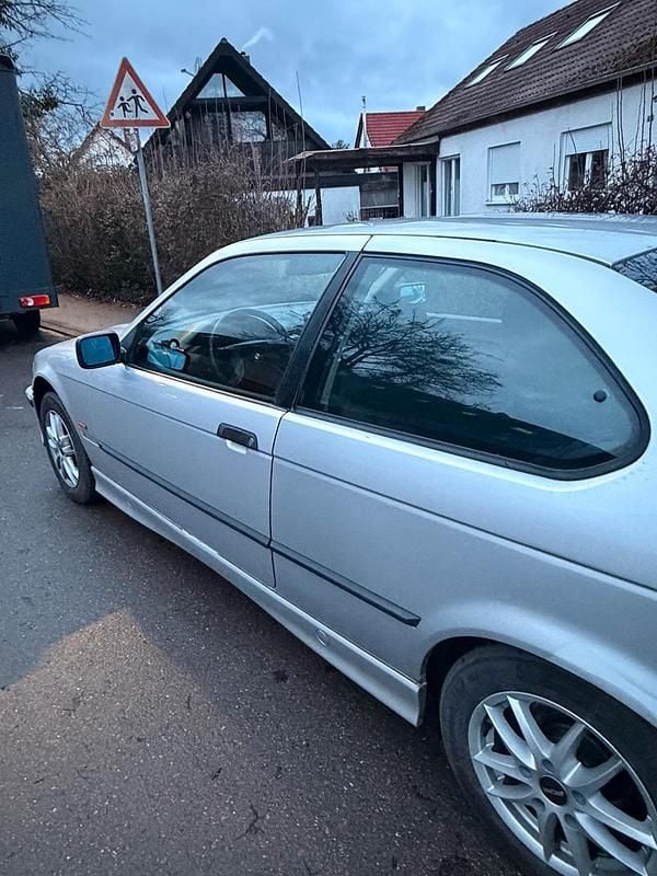 Gebraucht BMW 316 105 PS (77 kW) 2001 Silber