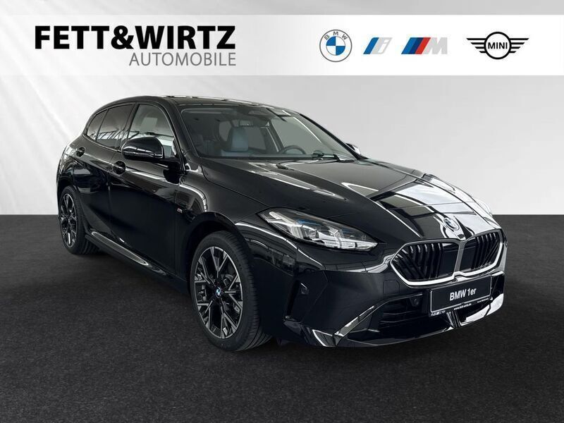 Saphirschwarz metallic Neu 2025 BMW 120 M Sport Kleinwagen | 36.990 € (Superpreis) - Bild 1/3