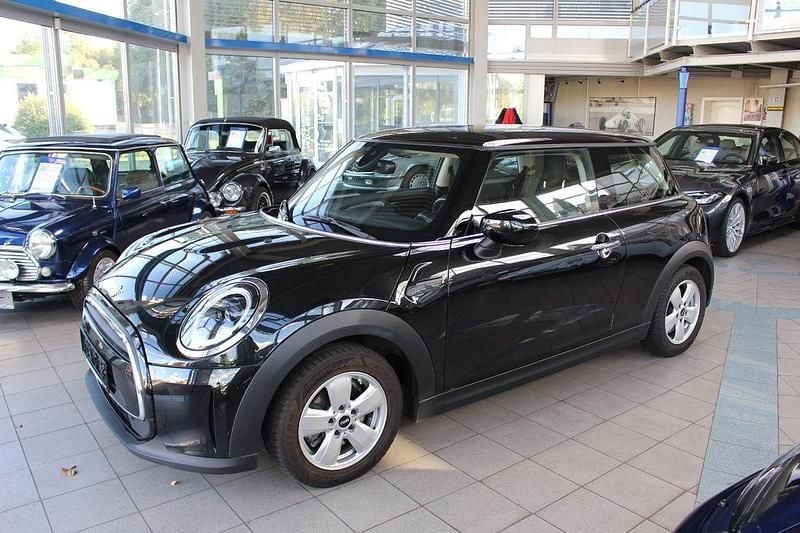 Midnight black met. Gebraucht 2023 Mini Cooper Essential Kleinwagen | 17.950 € (Superpreis) - Bild 1/4