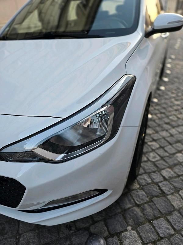 Gebraucht Hyundai i20 Trend 84 PS (61 kW) 2017 Weiß Kleinwagen