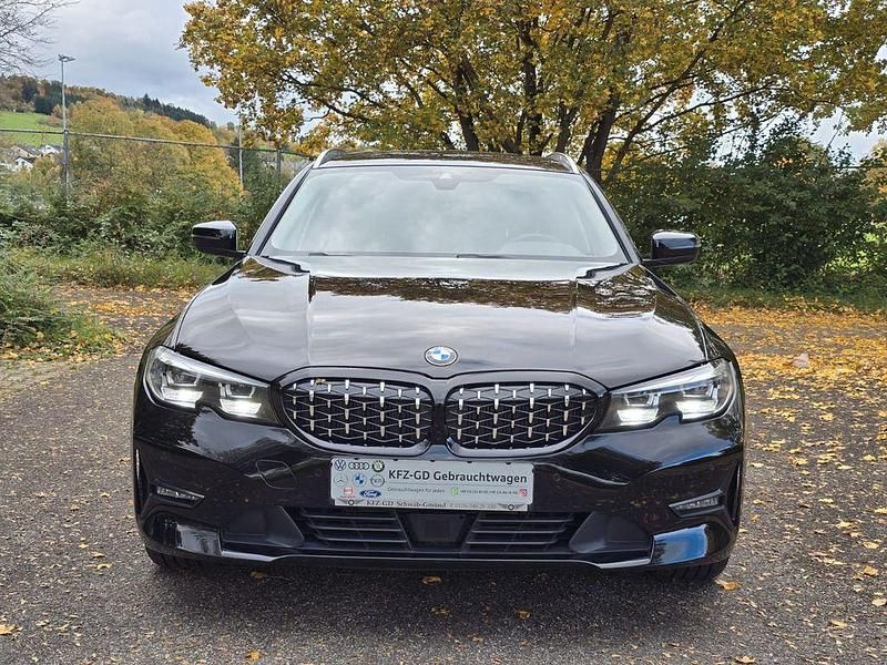 Gebraucht BMW 318 Advantage 150 PS (110 kW) 2021 Schwarz (metallic) Kombi