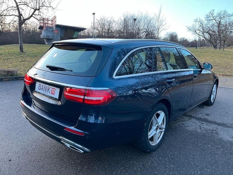 Gebraucht Mercedes E220 194 PS (142 kW) 2020 Blau Limousine