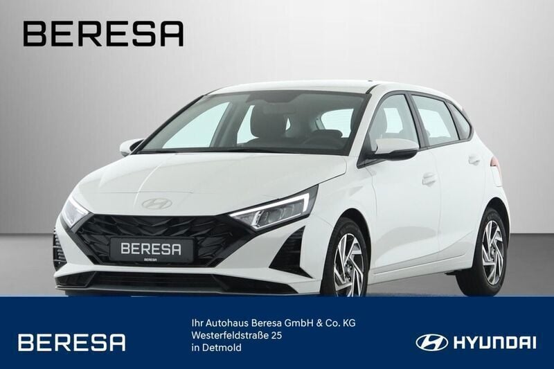Atlas white / sol Neu 2025 Hyundai i20 Trend Limousine | 21.440 € (Fairer Preis) - Bild 1/4