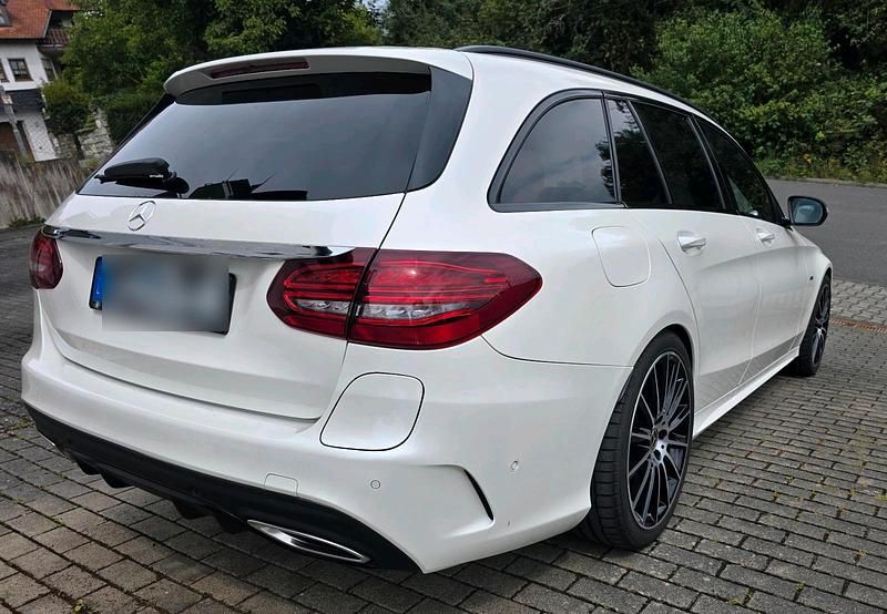 Gebraucht Mercedes C300e 320 PS (235 kW) 2020 Weiß Kombi