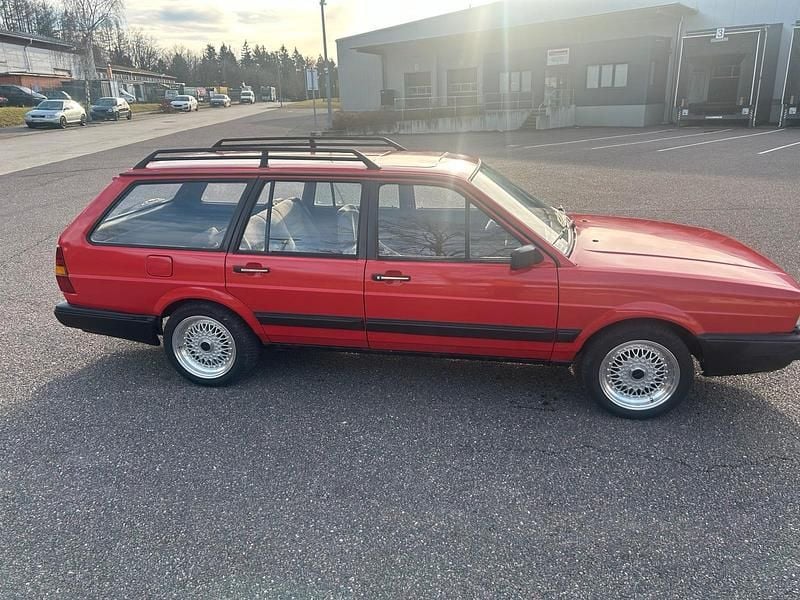 Second-hand VW Passat 70 CP (51 kW) 1987 Roșu Break