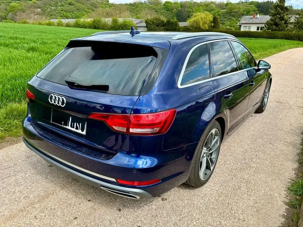 Gebraucht Audi A4 Sport 190 PS (139 kW) 2018 Blau Kombi