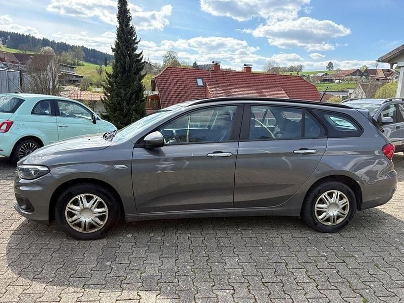 Gebraucht Fiat Tipo Easy 120 PS (88 kW) 2017 Grau Kombi