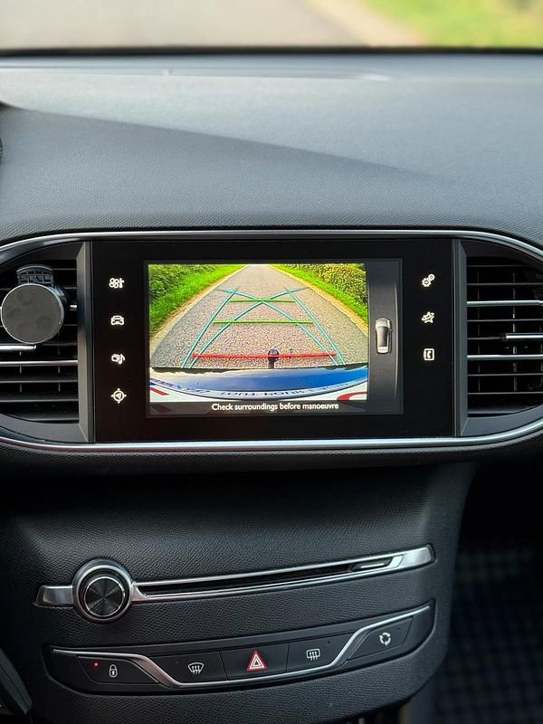 Gebraucht Peugeot 308 SW 120 PS (88 kW) 2015 Schwarz Kombi