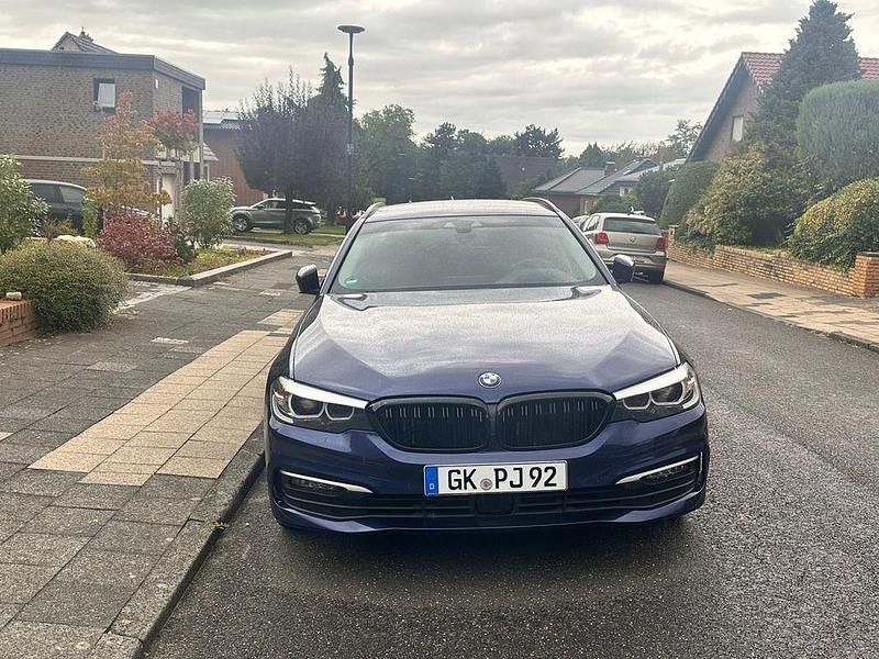 Blau Gebraucht 2019 BMW 520 Kombi | 22.999 € (Fairer Preis) - Bild 1/4