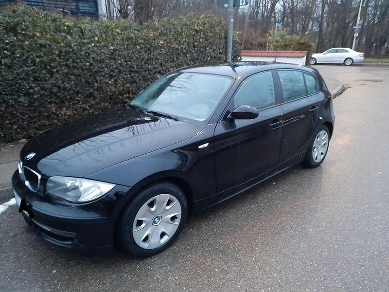 Gebraucht BMW 116 122 PS (89 kW) 2009 Schwarz Kleinwagen