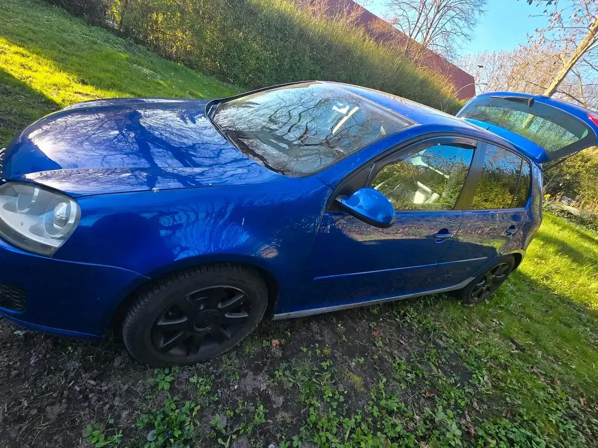 Używany VW Golf V 105 KM (77 kW) 2004 Niebieski Hatchback