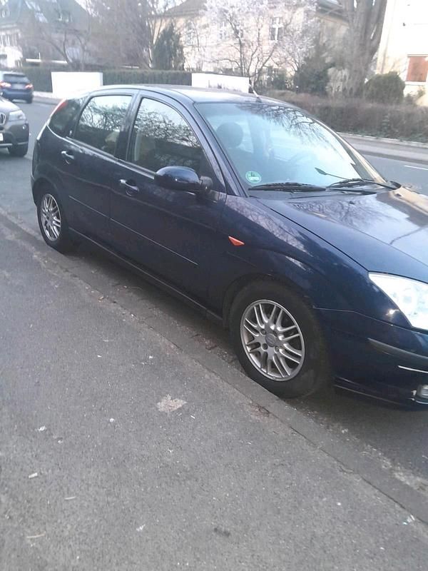 Gebraucht Ford Focus Ghia 116 PS (85 kW) 2002 Blau Kleinwagen