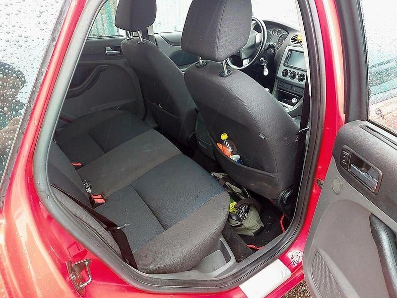 Gebraucht Ford Focus Sport 116 PS (85 kW) 2005 Rot Limousine