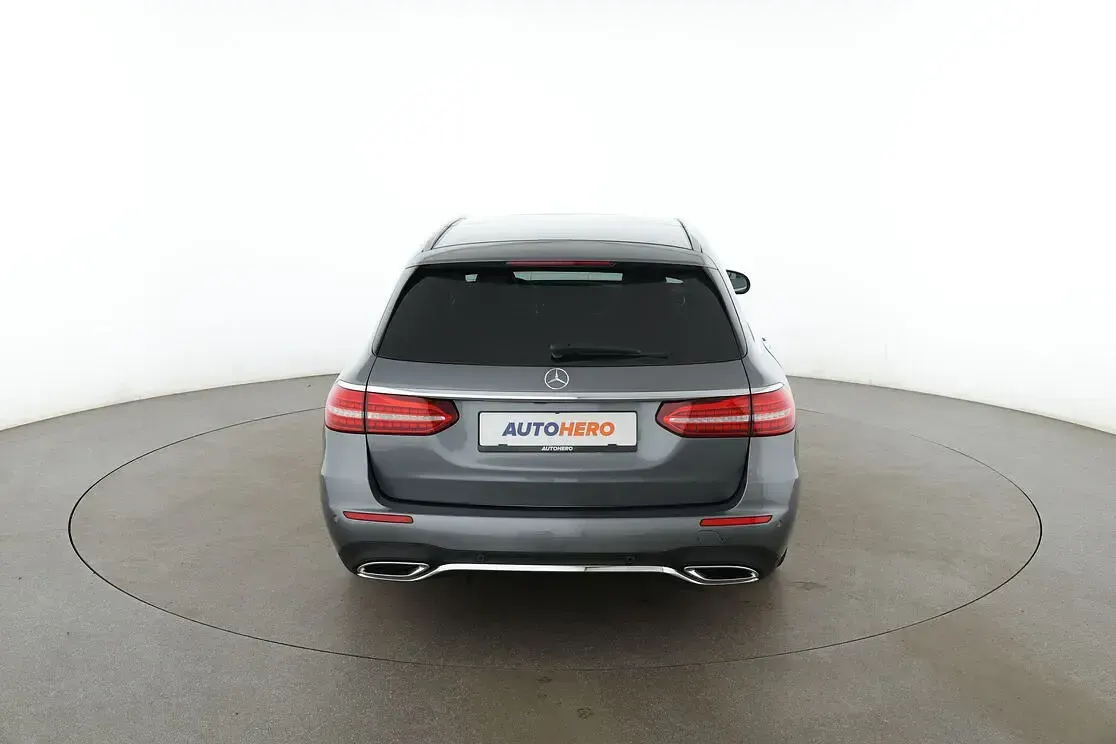 Gebraucht Mercedes E400 AMG line 330 PS (242 kW) 2023 Grau Kombi