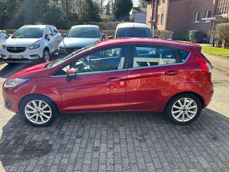 Gebraucht Ford Fiesta Titanium 101 PS (74 kW) 2017 Rot Kleinwagen