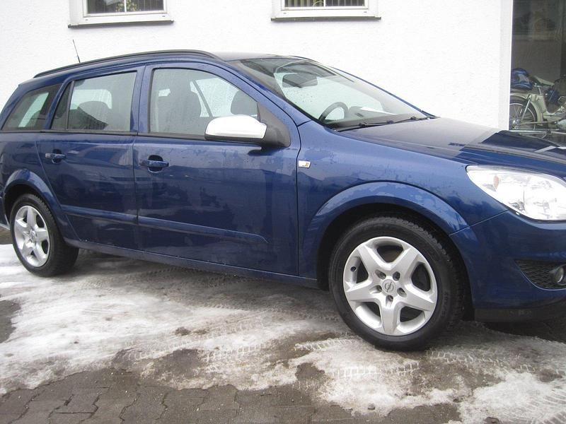 Gebraucht Opel Astra 105 PS (77 kW) 2007 Blau Kombi