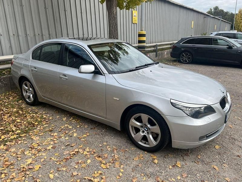 Gebraucht BMW 523 190 PS (139 kW) 2009 Silber Limousine