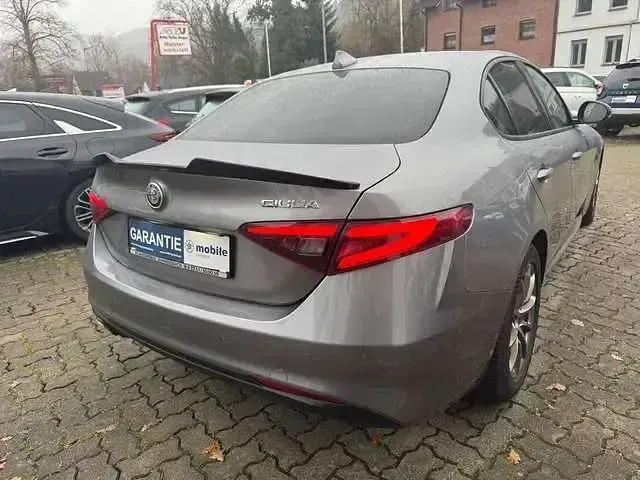 Gebraucht Alfa Romeo Giulia 160 PS (117 kW) 2020 Grigio stromboli, metallic Limousine