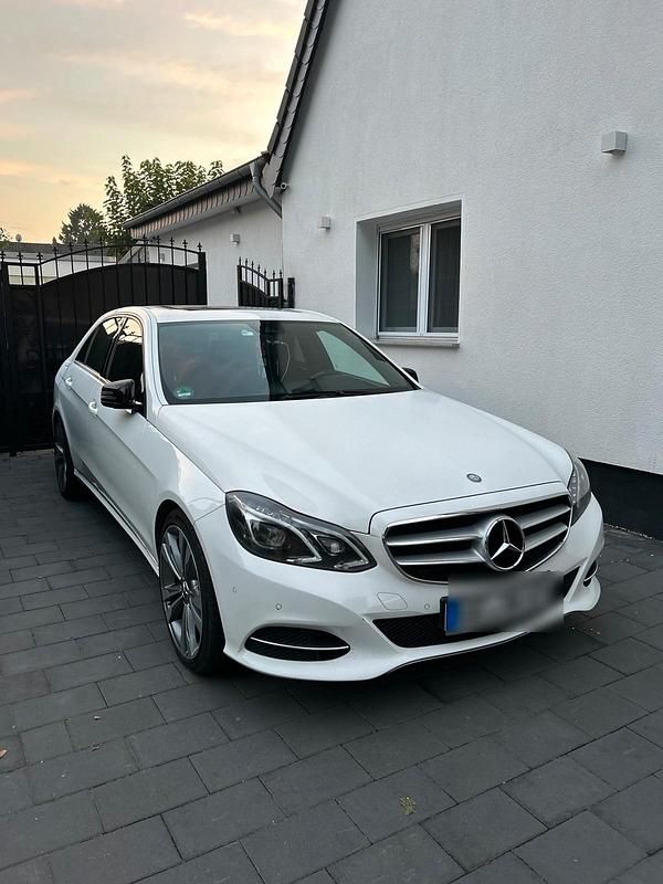 Weiß Gebraucht 2014 Mercedes E350 Limousine | 14.500 € - Bild 1/4