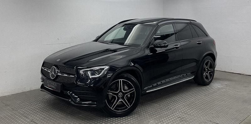 Obsidianschwarz (metallic) Gebraucht 2021 Mercedes GLC400d AMG SUV | 39.300 € (Fairer Preis) - Bild 1/4