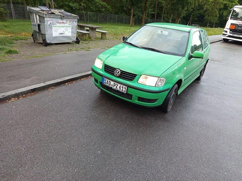 Grün Gebraucht 2000 VW Polo Edition Limousine | 999 € (Superpreis) - Bild 1/4