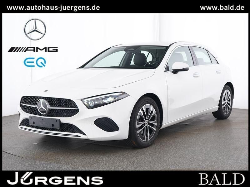 Weiss polarweiß Gebraucht 2024 Mercedes A200 Progressive Limousine | 31.880 € (Etwas zu teuer) - Bild 1/4
