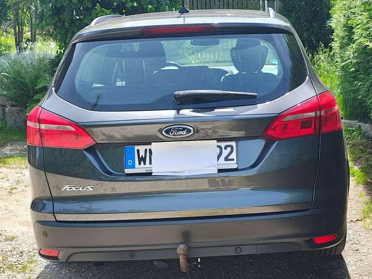 Gebraucht Ford Focus 120 PS (88 kW) 2018 Grau Kombi