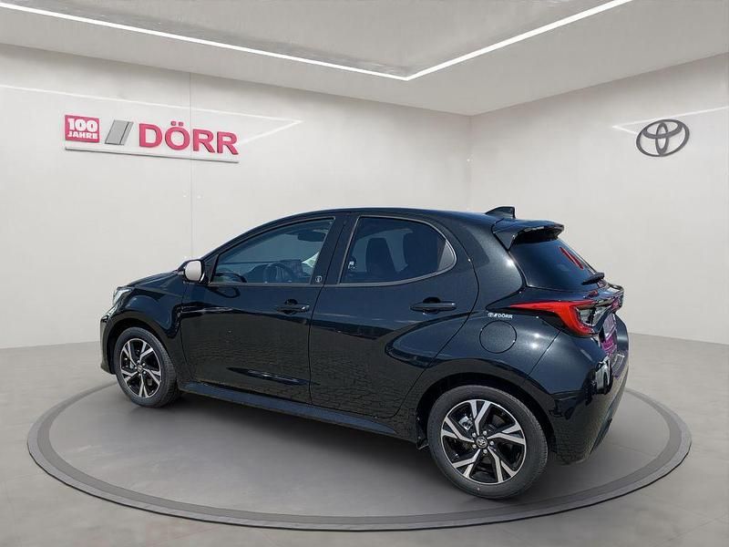 Gebraucht Toyota Yaris Hybrid Comfort 116 PS (85 kW) 2023 Schwarz metallic Kleinwagen