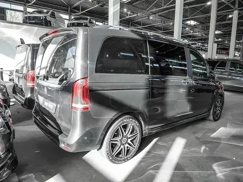 Gebraucht Mercedes V300 Avantgarde Edition 237 PS (174 kW) 2022 Grau Van / Kleinbus