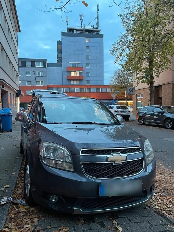 Grau Gebraucht 2011 Chevrolet Orlando Kombi | 4.200 € (Fairer Preis) - Bild 1/4