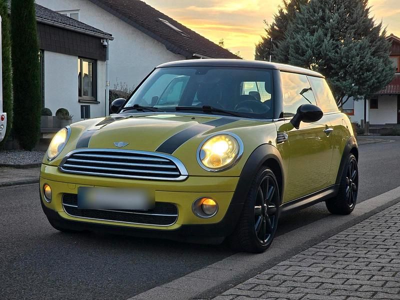 Gelb Gebraucht 2010 Mini Cooper Coupé Coupé | 1.900 € - Bild 1/4