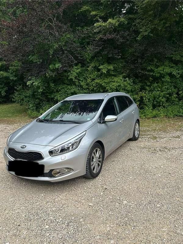 Grau Gebraucht 2014 Kia Ceed Sportswagon Spirit Kombi | 4.500 € (Guter Preis) - Bild 1/4