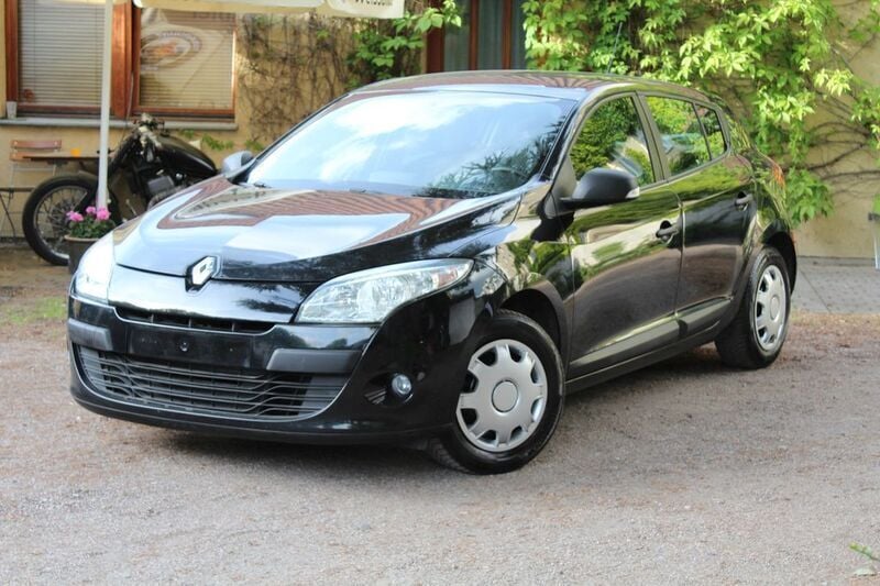 Sternenschwarz Gebraucht 2012 Renault Mégane III Limousine | 2.999 € (Superpreis) - Bild 1/4