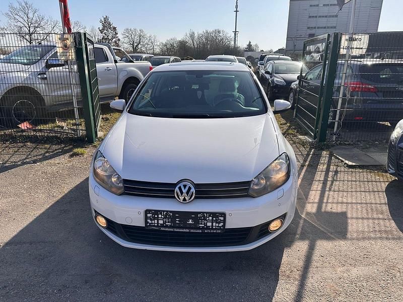 Gebraucht VW Golf Team 105 PS (77 kW) 2010 Weiß Coupé