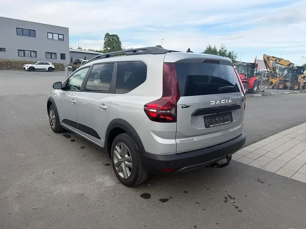 Gebraucht Dacia Jogger Expression 101 PS (74 kW) 2022 Silber Van / Kleinbus