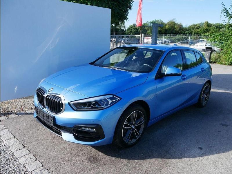 Seasideblue (metallic) Gebraucht 2020 BMW 118 Sport Line Kleinwagen | 18.990 € (Etwas zu teuer) - Bild 1/4