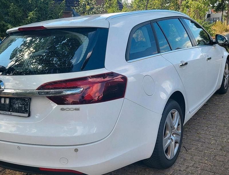 Gebraucht Opel Insignia Business 140 PS (102 kW) 2015 Weiß Kombi