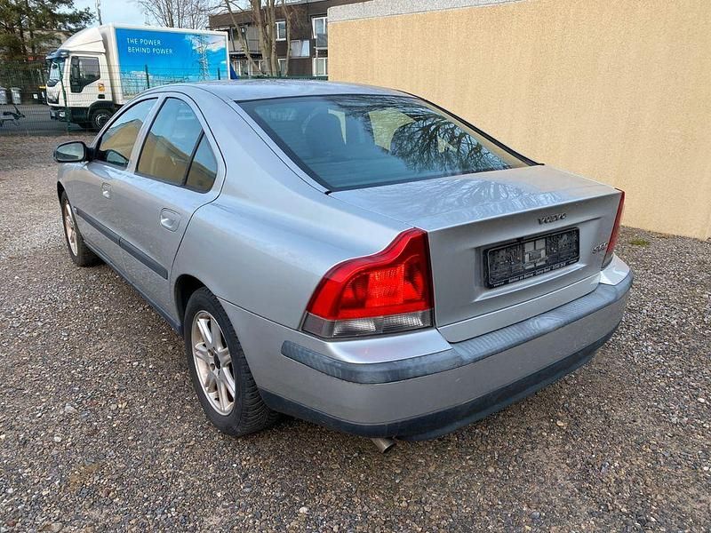 Gebraucht Volvo S60 140 PS (102 kW) 2001 Silber Limousine