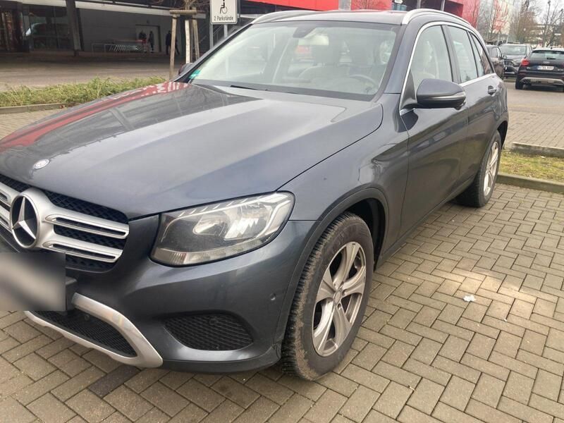Grau Gebraucht 2016 Mercedes GLC220 SUV | 16.990 € (Superpreis) - Bild 1/4