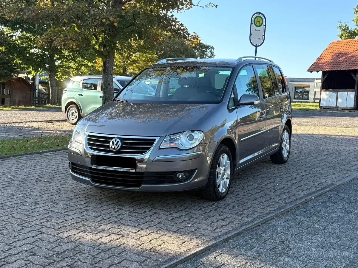 Gebraucht VW Touran 140 PS (102 kW) 2007 Braun Van / Kleinbus