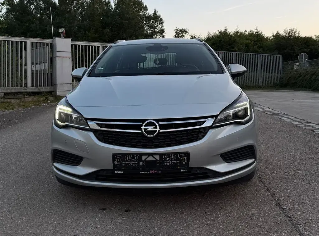 Gebraucht Opel Astra Edition 136 PS (100 kW) 2017 Argon silber/ice silver (m2) Kombi