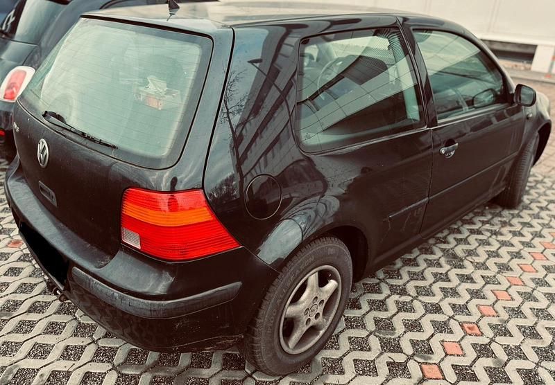 Schwarz Gebraucht 2000 VW Golf IV Limousine | 700 € (Superpreis) - Bild 1/4