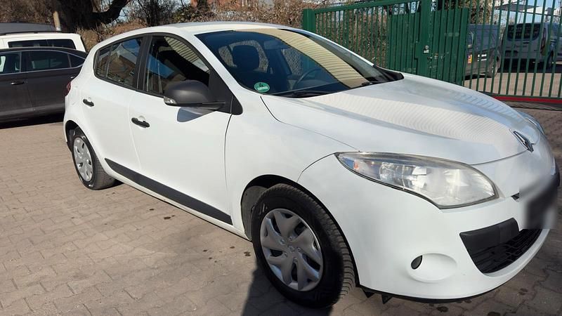 Gebraucht Renault Mégane GrandTour 106 PS (77 kW) 2012 Weiß Kombi