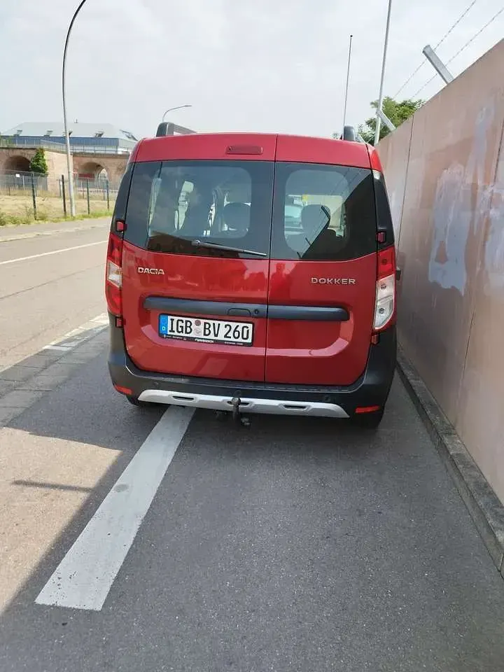 Gebraucht Dacia Dokker Stepway 131 PS (96 kW) 2021 Rot Van / Kleinbus
