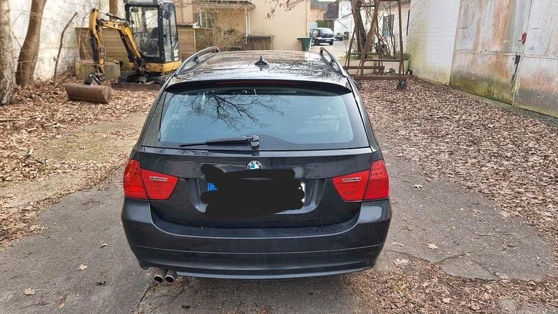 Gebraucht BMW 320 170 PS (125 kW) 2008 Schwarz Kombi